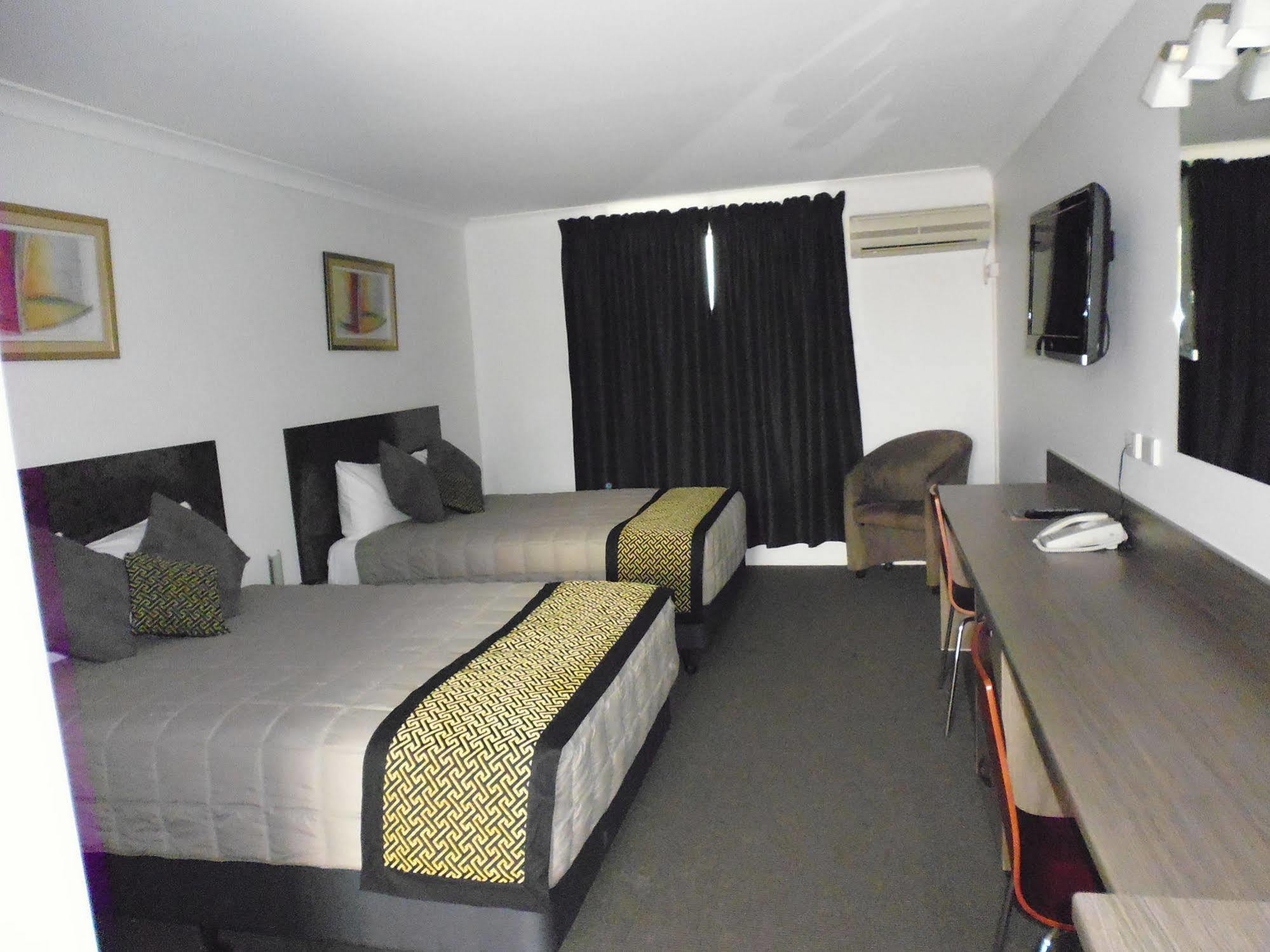 Burke & Wills Motor Inn Кингарой Экстерьер фото